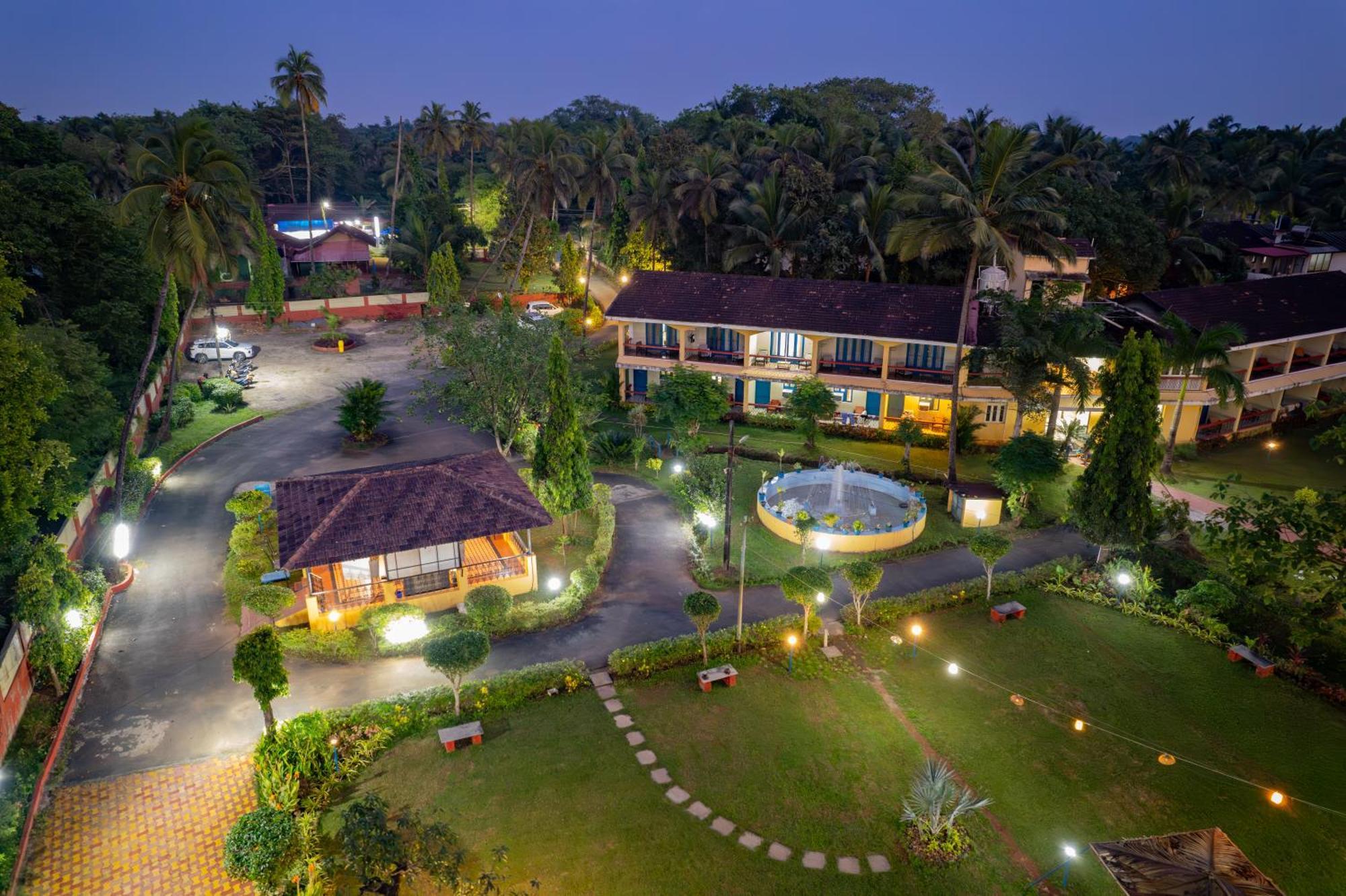 Carina Beach Resort Бенаулим Екстериор снимка
