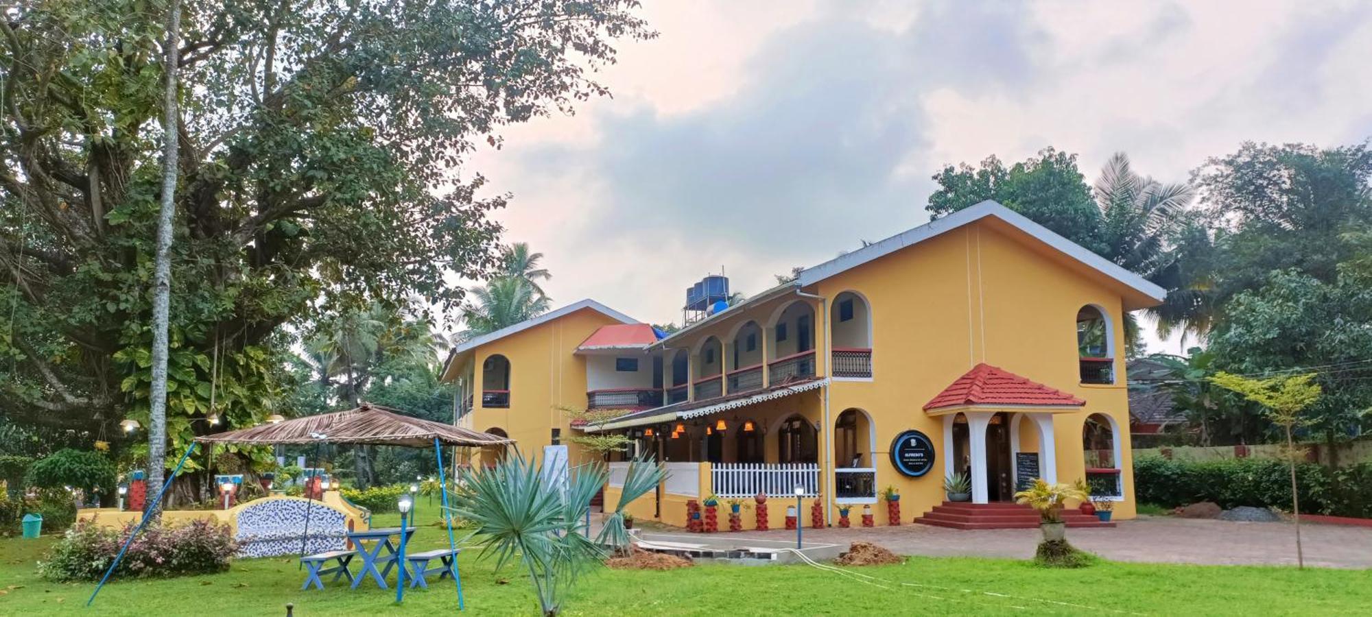 Carina Beach Resort Бенаулим Екстериор снимка