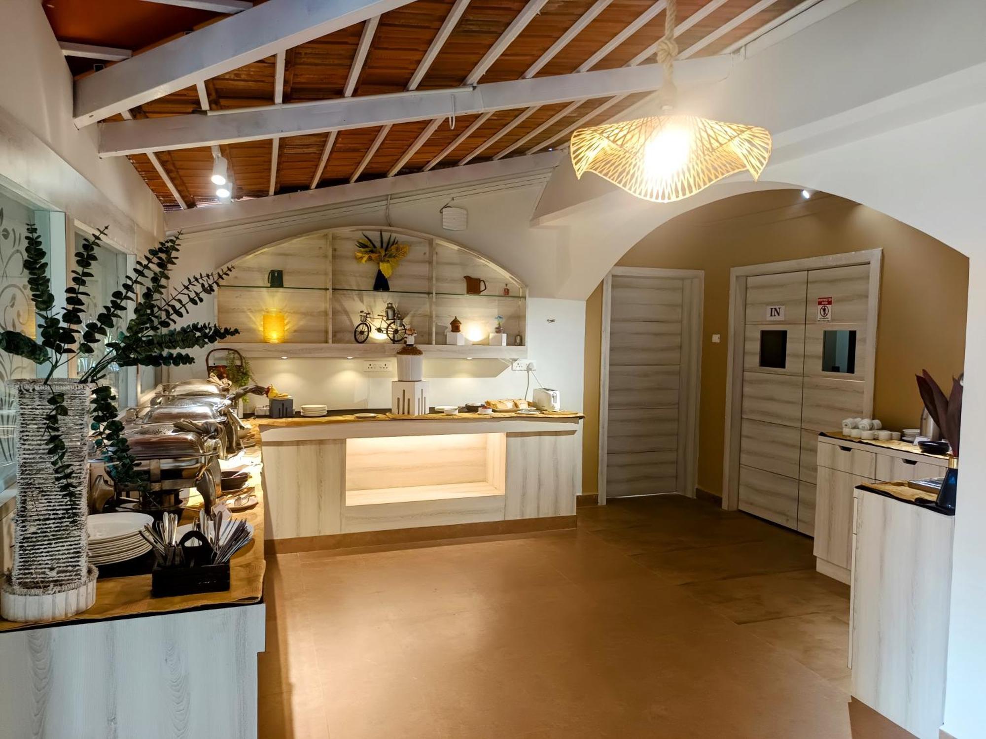 Carina Beach Resort Бенаулим Екстериор снимка