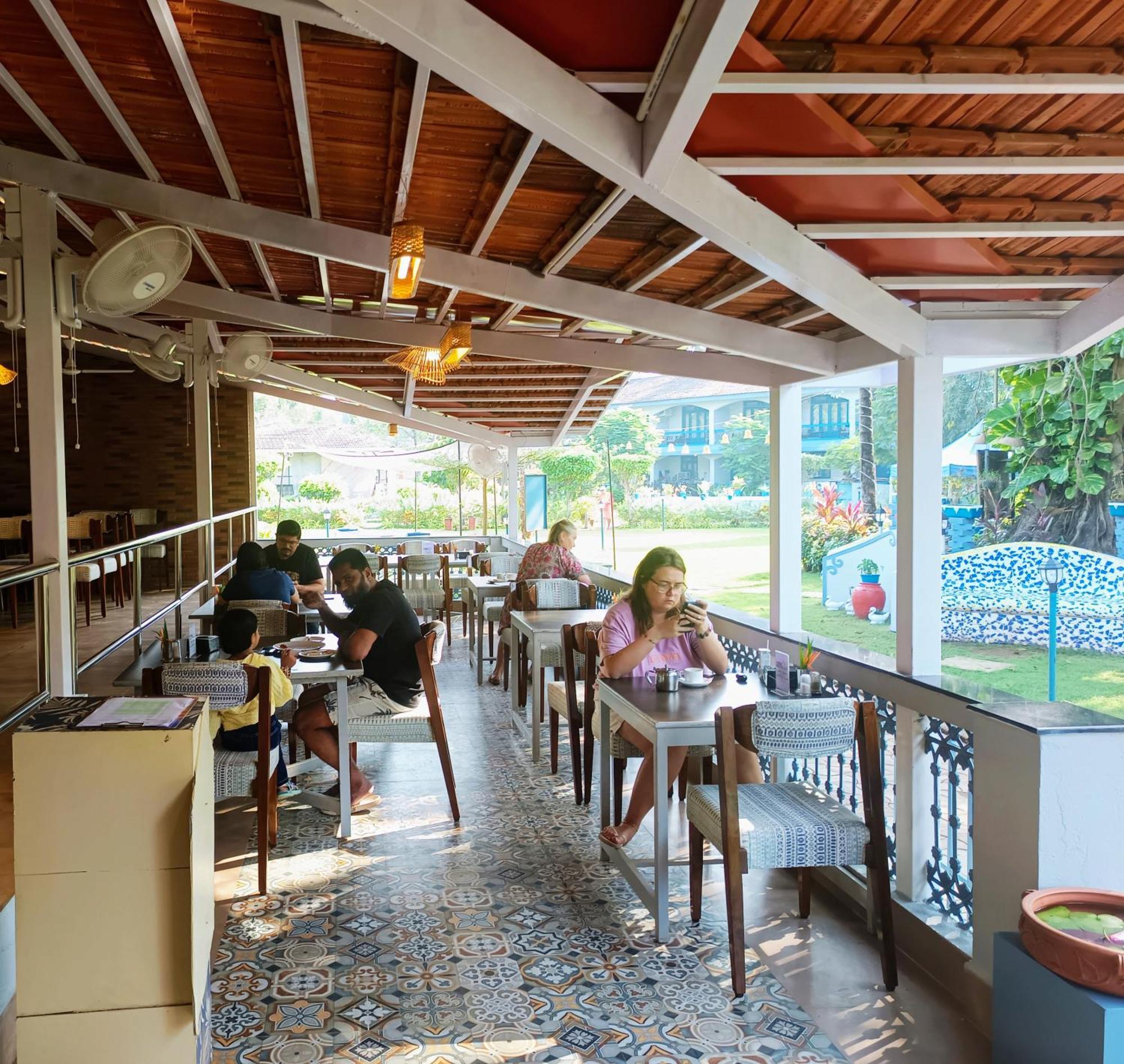 Carina Beach Resort Бенаулим Екстериор снимка