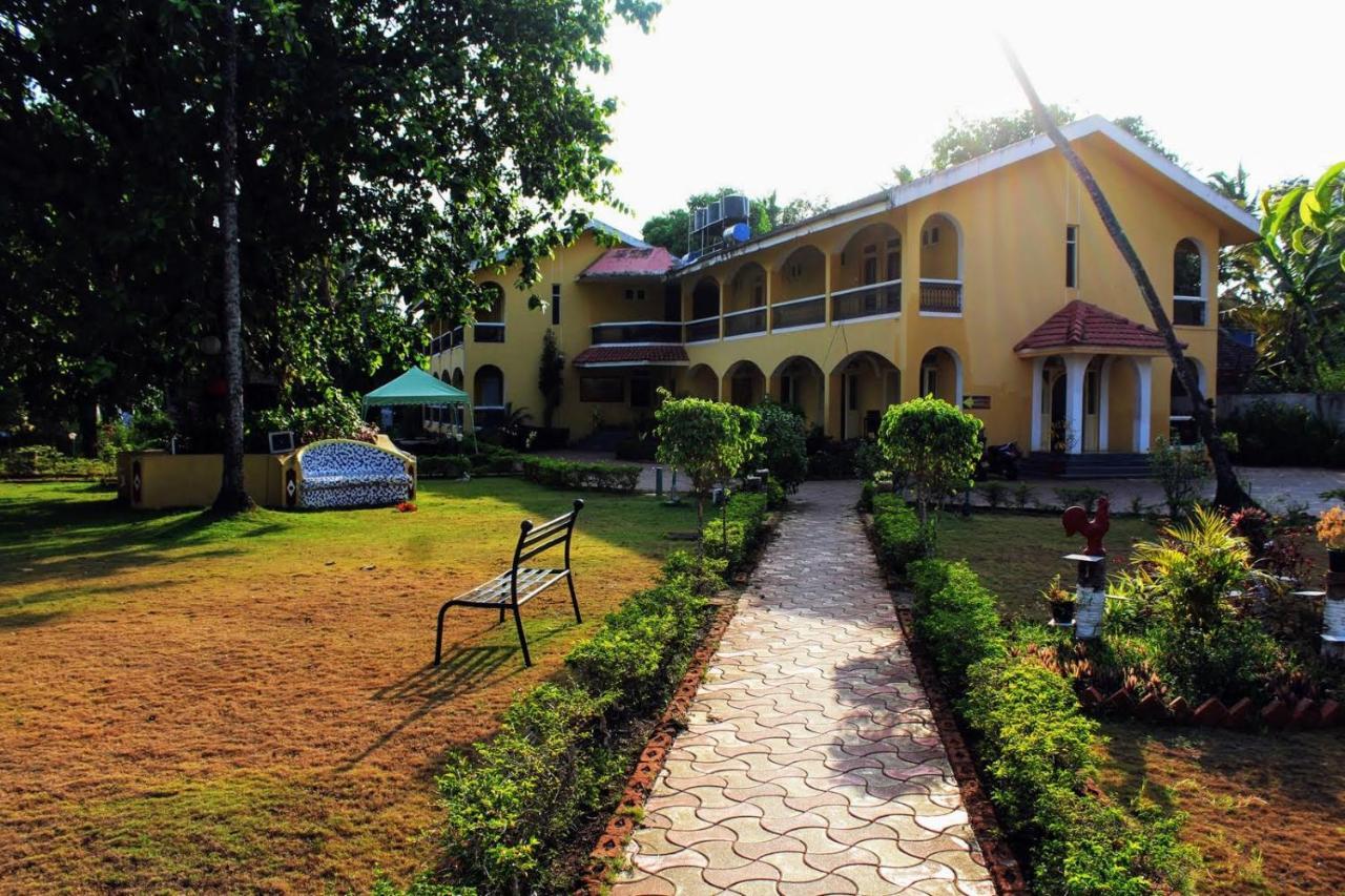 Carina Beach Resort Бенаулим Екстериор снимка